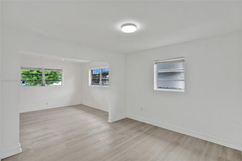 House in Hialeah, Florida 4 bedrooms № 1784195 - photo 15