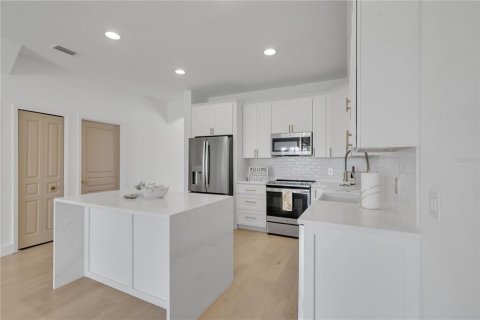 Adosado en venta en Sorrento, Florida, 4 dormitorios, 235.41 m2 № 1910883 - foto 7