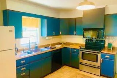 Villa ou maison à louer à Tampa, Floride: 2 chambres, 70.23 m2 № 2403465 - photo 6