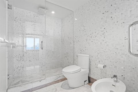 Купить кондоминиум в Майами, Флорида 2 спальни, 139.35м2, № 2186444 - фото 23