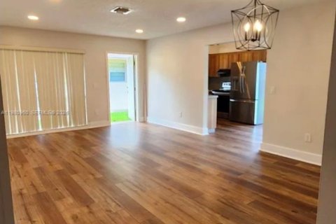 Снять в аренду виллу или дом в Холливуд, Флорида 3 спальни, 116.13м2, № 2050105 - фото 3