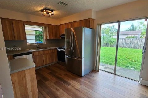 Дом в Холливуд, Флорида 3 спальни, 116.13м2 № 2050105