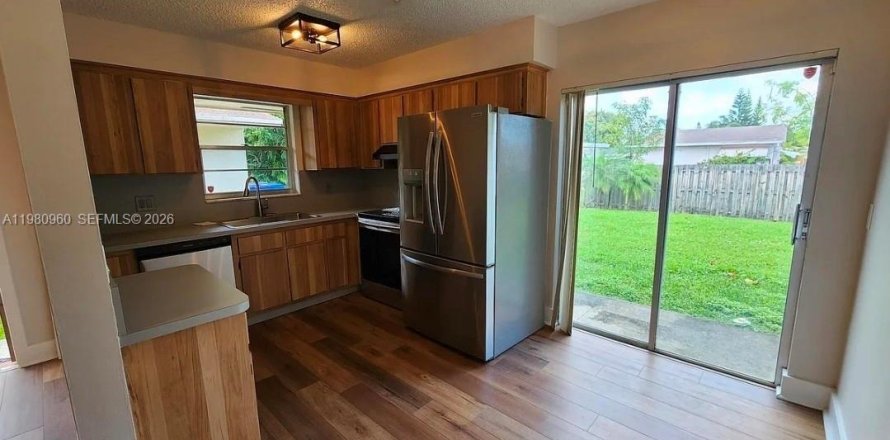 Дом в Холливуд, Флорида 3 спальни, 116.13м2 № 2050105