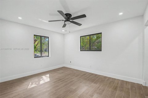 Casa en venta en Palmetto Bay, Florida, 4 dormitorios, 182.83 m2 № 2058293 - foto 17