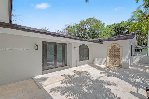 Casa en venta en Palmetto Bay, Florida, 4 dormitorios, 182.83 m2 № 2058293 - foto 2