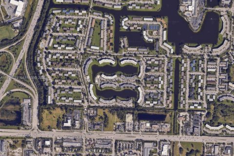 Condominio en West Palm Beach, Florida, 2 dormitorios  № 2017618