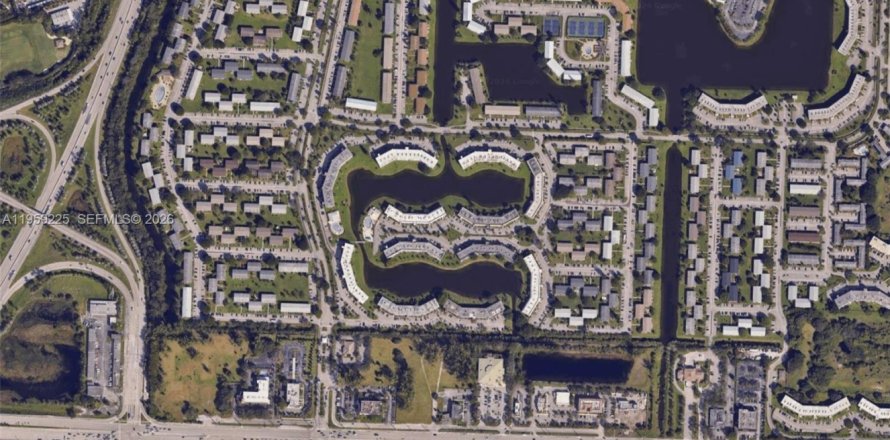 Condominio en West Palm Beach, Florida, 2 dormitorios  № 2017618