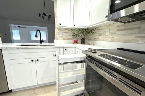 Купить виллу или дом в Дирфилд-Бич, Флорида 2 спальни, 134.06м2, № 2032050 - фото 13