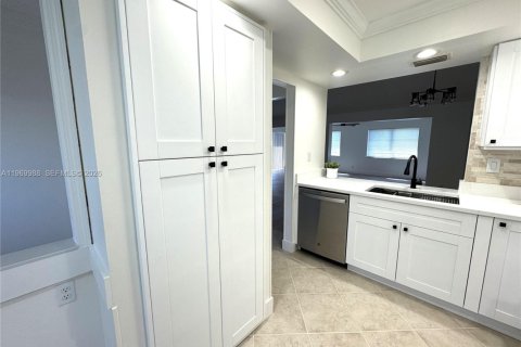 Купить виллу или дом в Дирфилд-Бич, Флорида 2 спальни, 134.06м2, № 2032050 - фото 9