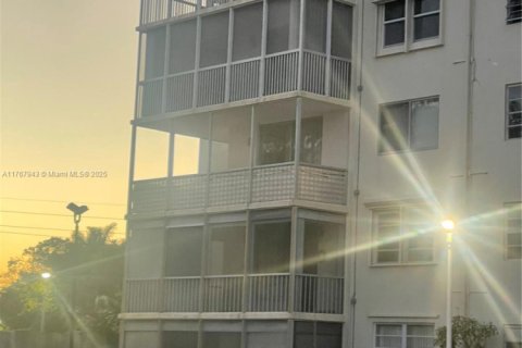 Купить кондоминиум в Авентура, Флорида 2 спальни, 100.61м2, № 1739905 - фото 30