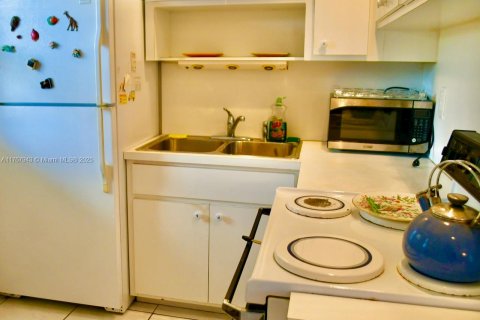 Купить кондоминиум в Авентура, Флорида 2 спальни, 100.61м2, № 1739905 - фото 26