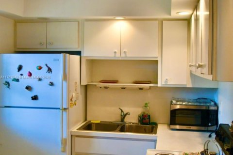 Купить кондоминиум в Авентура, Флорида 2 спальни, 100.61м2, № 1739905 - фото 25
