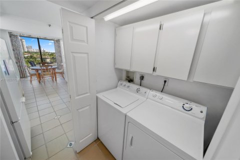 Condo in Aventura, Florida, 2 bedrooms  № 1811221 - photo 25