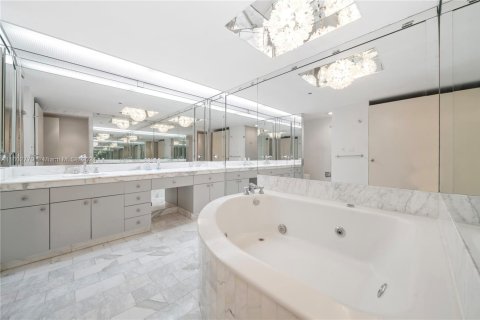 Condo in Aventura, Florida, 2 bedrooms  № 1811221 - photo 20