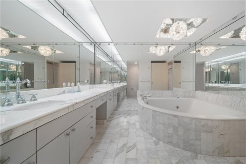Condo in Aventura, Florida, 2 bedrooms  № 1811221 - photo 19