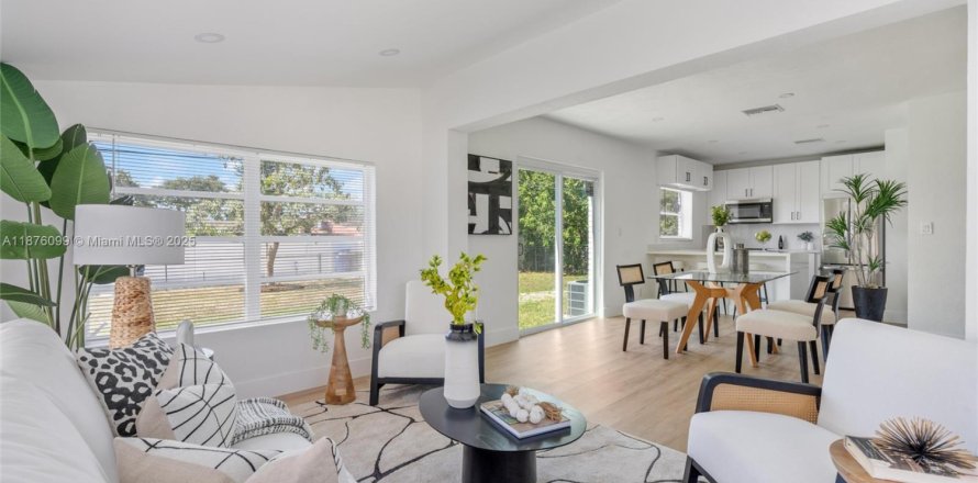 House in Hollywood, Florida 3 bedrooms, 101.08 sq.m. № 2015049