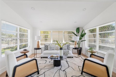 House in Hollywood, Florida 3 bedrooms, 101.08 sq.m. № 2015049 - photo 3