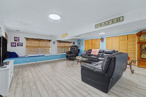 Casa en venta en St. Lucie, Florida, 4 dormitorios, 318.65 m2 № 2382677 - foto 21