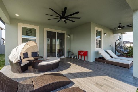 House in BERRY BAY in Wimauma, Florida 4 bedrooms, 280.19 sq.m. № 1524021 - photo 4