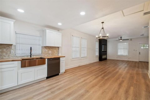 Casa en venta en Tampa, Florida, 3 dormitorios, 117.06 m2 № 1723026 - foto 6