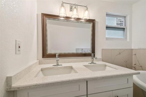 Casa en venta en Tampa, Florida, 3 dormitorios, 117.06 m2 № 1723026 - foto 8