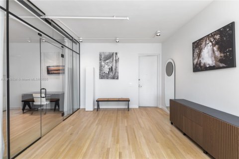 Снять в аренду кондоминиум в Майами-Бич, Флорида 2 спальни, 97.08м2, № 1968721 - фото 2