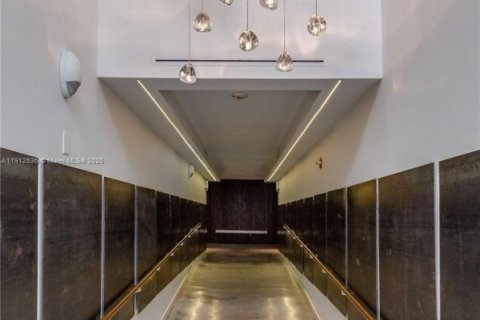 Снять в аренду кондоминиум в Майами-Бич, Флорида 2 спальни, 97.08м2, № 1968721 - фото 25