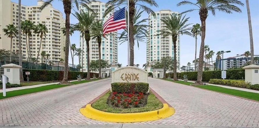 Condo in Clearwater, Florida, 3 bedrooms  № 2380445