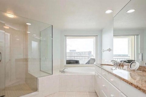Condo in Clearwater, Florida, 3 bedrooms  № 2380445 - photo 21