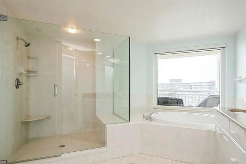 Condo in Clearwater, Florida, 3 bedrooms  № 2380445 - photo 18