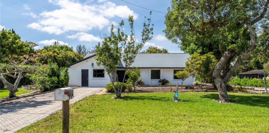 House in Davie, Florida 4 bedrooms, 297.75 sq.m. № 1881987