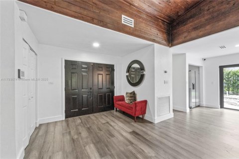 House in Davie, Florida 4 bedrooms, 297.75 sq.m. № 1881987 - photo 6