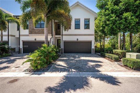 Townhouse in Dania Beach, Florida 3 bedrooms, 180.97 sq.m. № 1708218 - photo 1