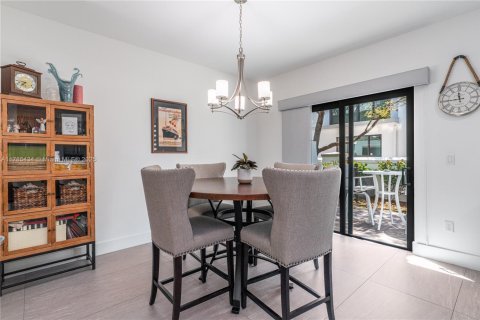 Townhouse in Dania Beach, Florida 3 bedrooms, 180.97 sq.m. № 1708218 - photo 10