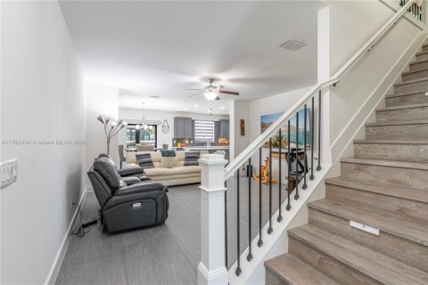 Townhouse in Dania Beach, Florida 3 bedrooms, 180.97 sq.m. № 1708218 - photo 5