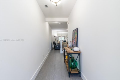 Townhouse in Dania Beach, Florida 3 bedrooms, 180.97 sq.m. № 1708218 - photo 3