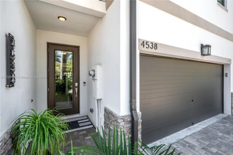 Townhouse in Dania Beach, Florida 3 bedrooms, 180.97 sq.m. № 1708218 - photo 2