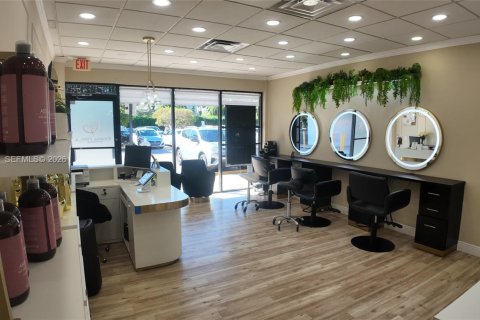 Propiedad comercial en venta en Doral, Florida № 2173548 - foto 4