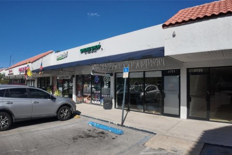 Propiedad comercial en venta en Doral, Florida № 2173548 - foto 3