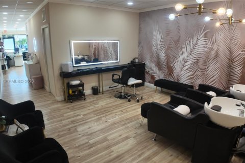 Propiedad comercial en venta en Doral, Florida № 2173548 - foto 17