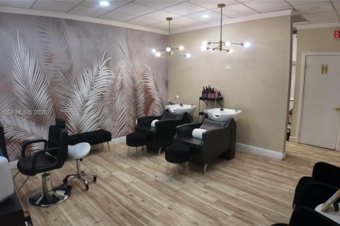 Propiedad comercial en venta en Doral, Florida № 2173548 - foto 14