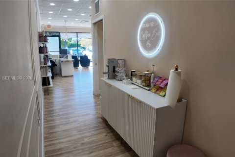 Propiedad comercial en venta en Doral, Florida № 2173548 - foto 10