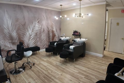 Propiedad comercial en venta en Doral, Florida № 2173548 - foto 18
