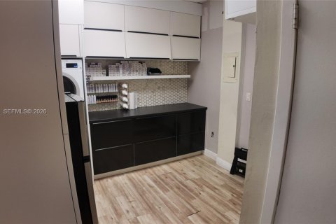 Propiedad comercial en venta en Doral, Florida № 2173548 - foto 20