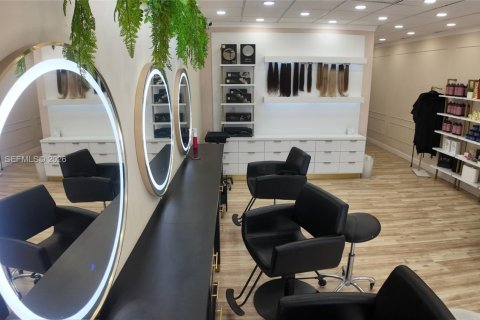 Propiedad comercial en venta en Doral, Florida № 2173548 - foto 8