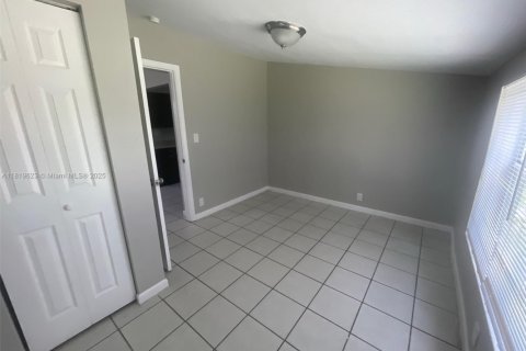 House in Miami, Florida 3 bedrooms, 114.46 sq.m. № 1781933 - photo 7