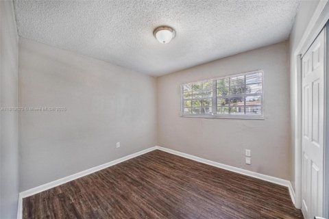 House in Miami, Florida 3 bedrooms, 114.46 sq.m. № 1781933 - photo 17