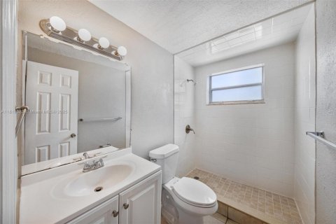 House in Miami, Florida 3 bedrooms, 114.46 sq.m. № 1781933 - photo 21