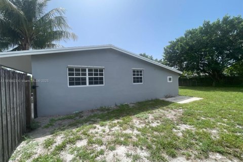 House in Miami, Florida 3 bedrooms, 114.46 sq.m. № 1781933 - photo 14