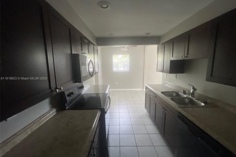 House in Miami, Florida 3 bedrooms, 114.46 sq.m. № 1781933 - photo 2